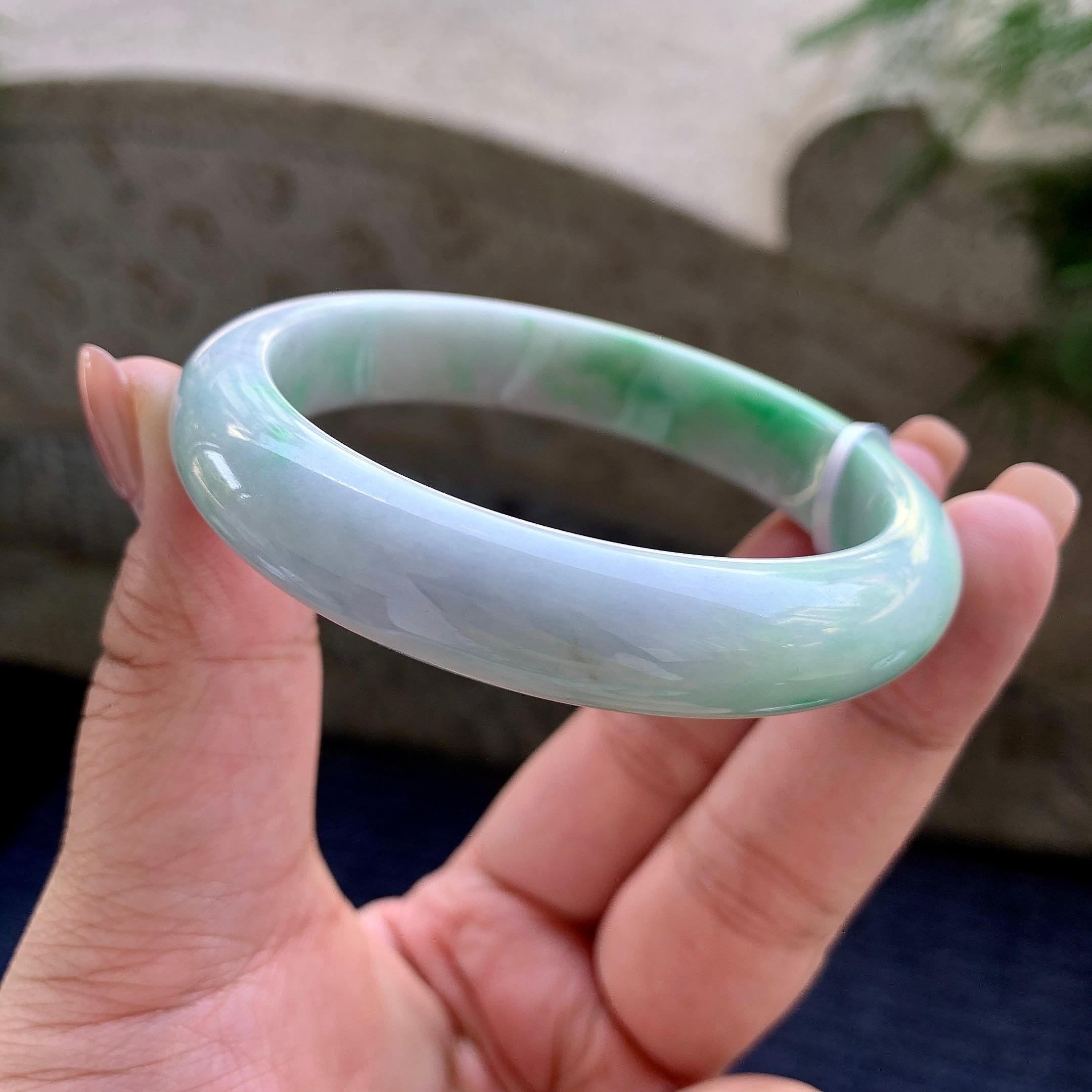 大圈口 细糯种淡紫底飘翠绿正圈平安镯 58圈口 天然缅甸A货翡翠（yc502585）
