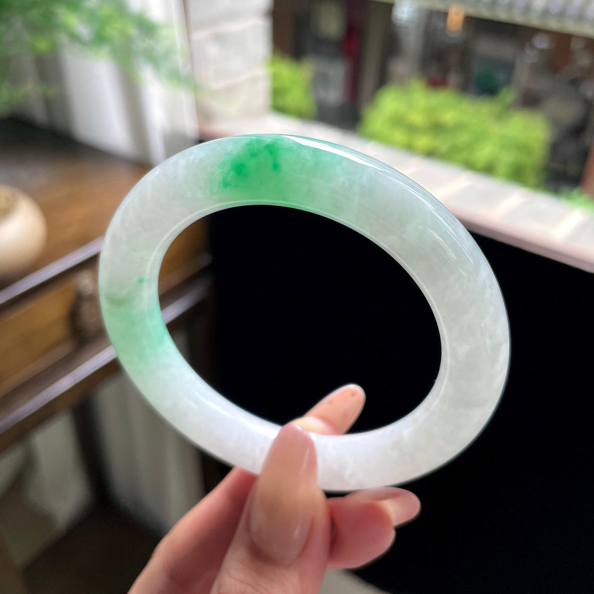 糯种阳绿白底青圆条 54圈 天然缅甸A货翡翠（yc696414）