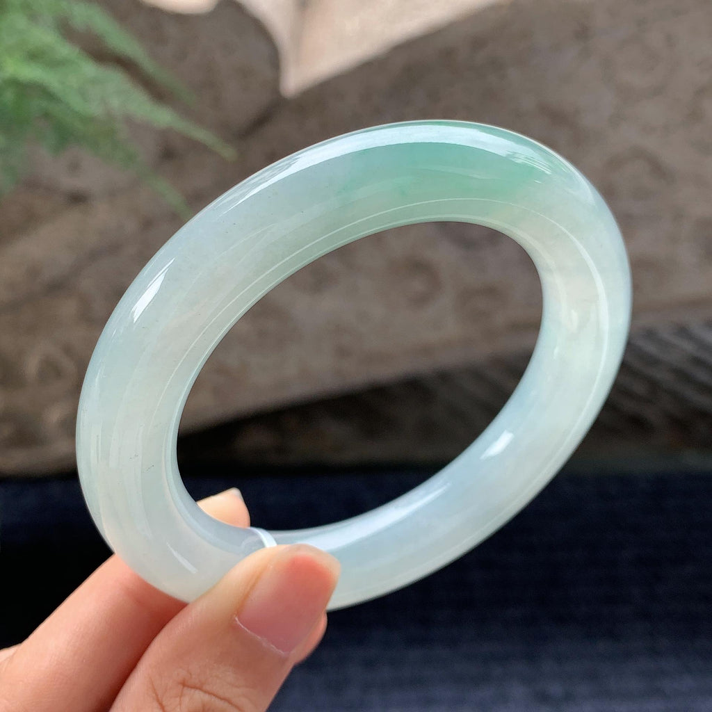 糯冰种晴水飘绿圆条手镯 56.5圈 天然A货缅甸翡翠（yc694794）