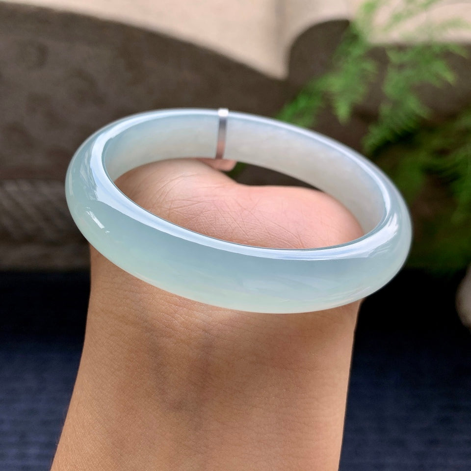 糯冰种淡蓝底贵妃手镯（54.7mm）（yc169902）