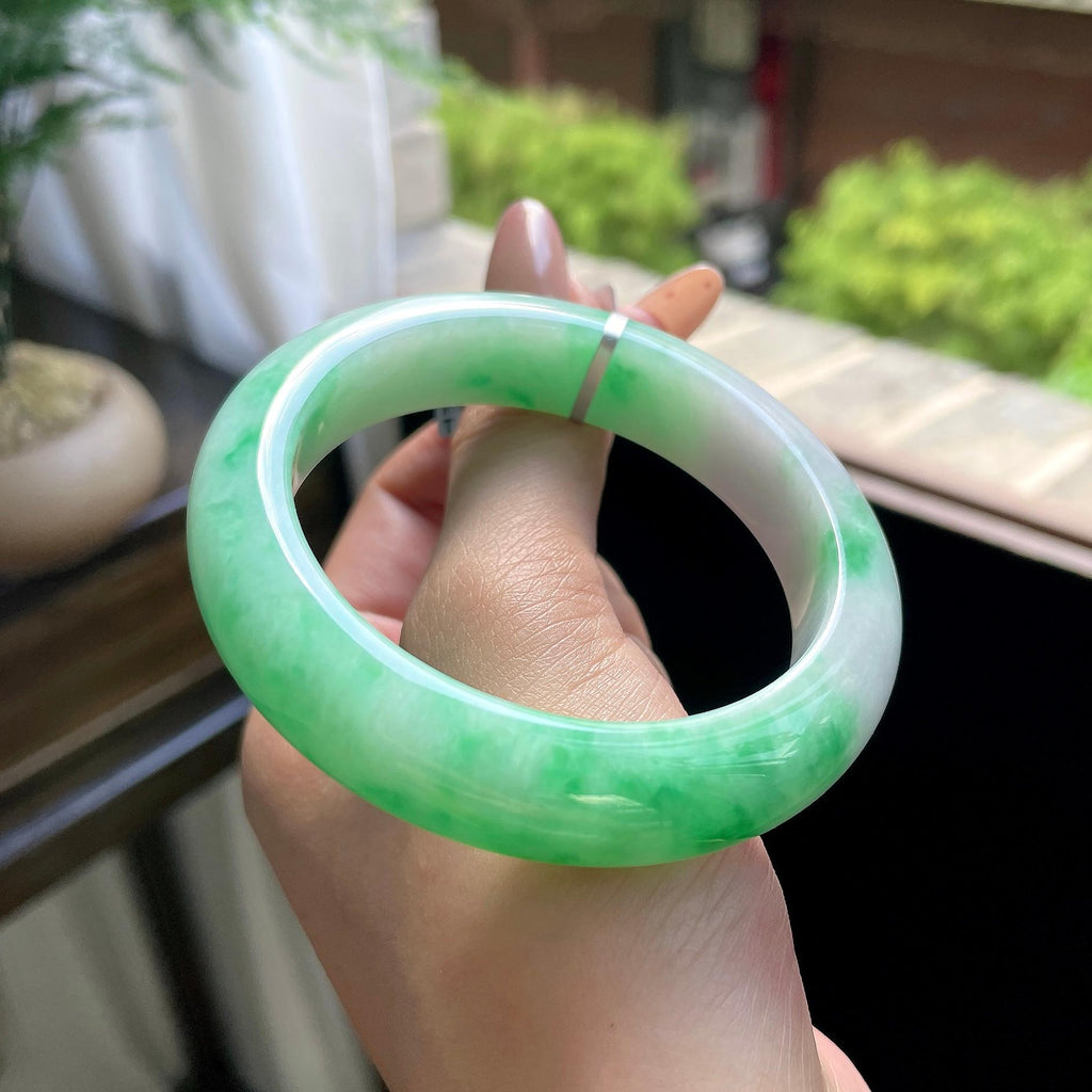 糯种阳绿白底青正圈平安镯 54圈 天然缅甸A货翡翠（yc693135）