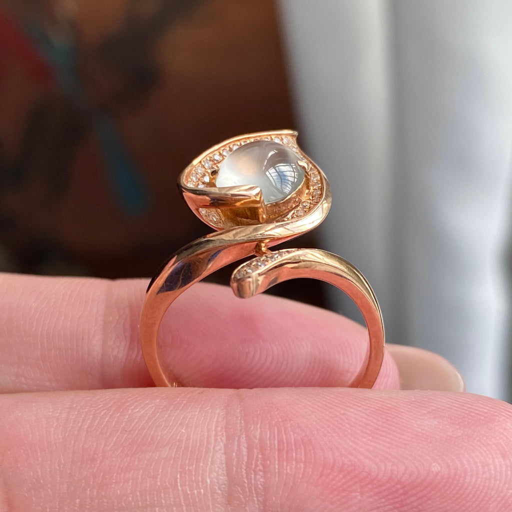 18k金钻镶冰玻种白月光蛋面戒指（yc235121）