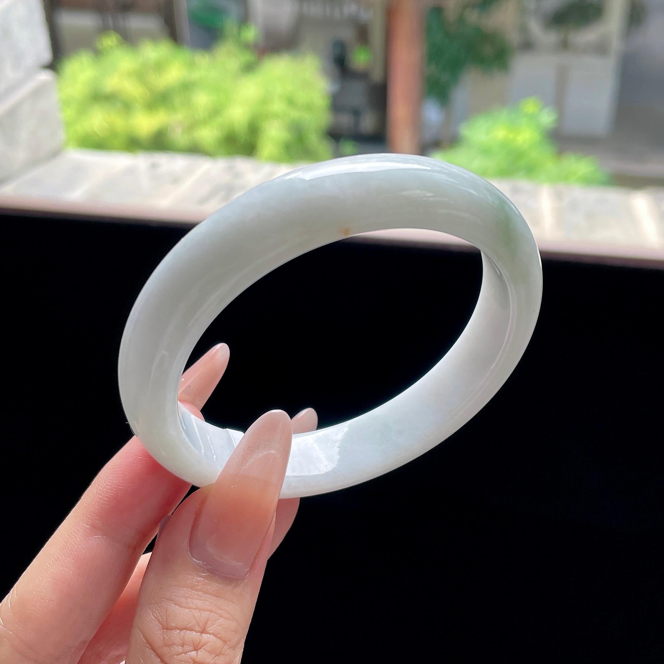 大圈口 糯种飘花带洒金 58圈 天然缅甸A货翡翠（yc524211）
