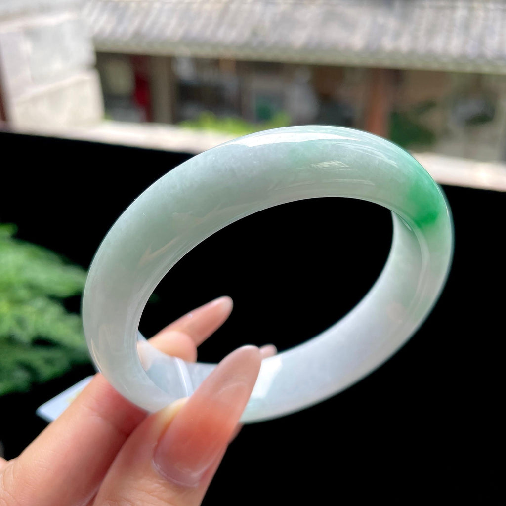 细糯种阳绿白底青正圈平安镯 55圈口 天然缅甸A货翡翠（yc527803）