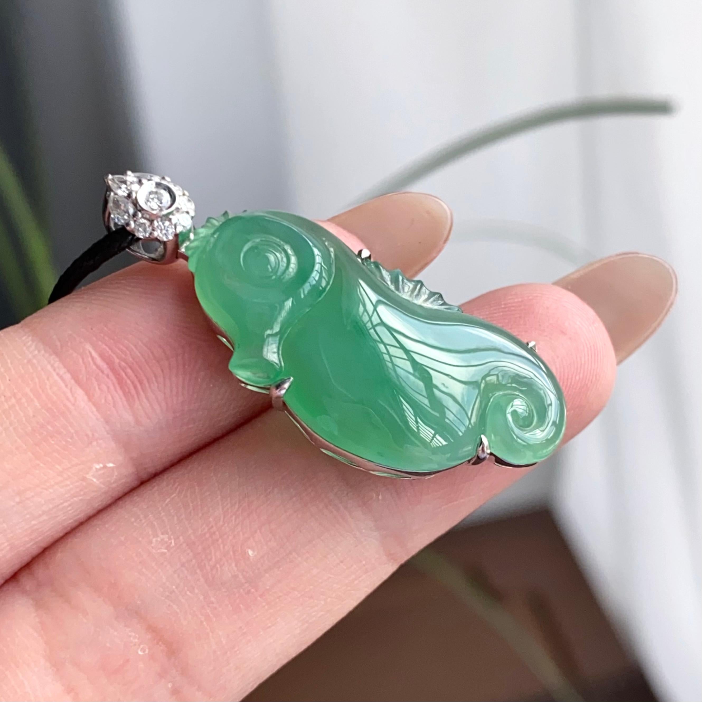 18k金钻镶冰种满绿海马吊坠（yc250171）