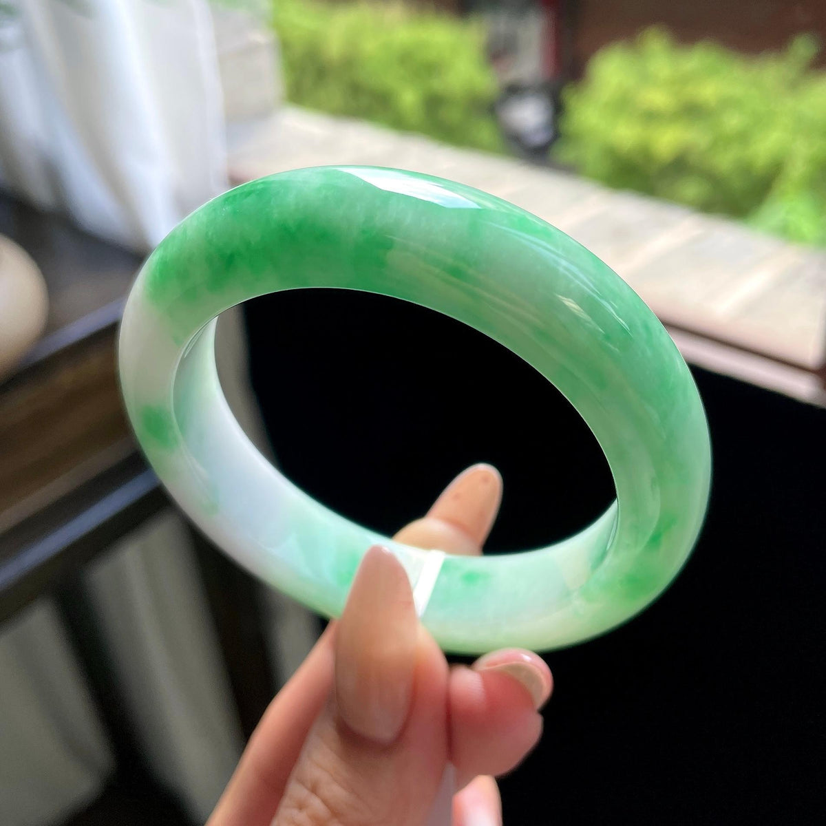 糯种阳绿白底青正圈平安镯 54圈 天然缅甸A货翡翠（yc693135）