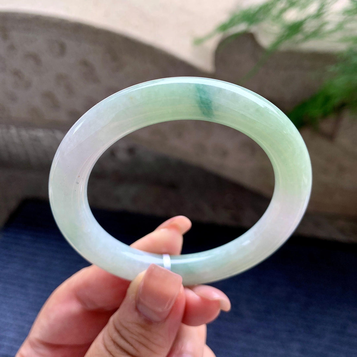 细糯种晴底飘蓝花圆条手镯 53.3圈口 天然缅甸A货翡翠（yc699661）