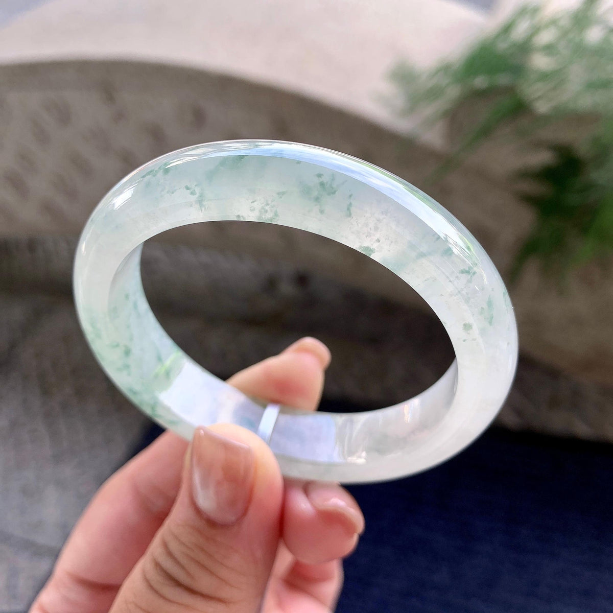 糯冰种飘绿花贵妃手镯 53.7圈口 天然缅甸A货翡翠（yc701214）