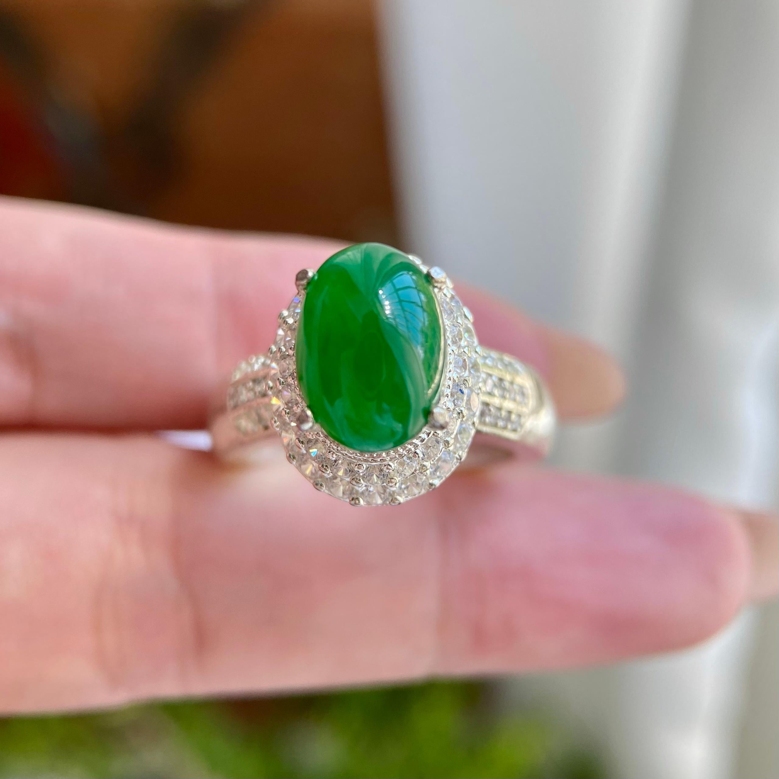 糯冰种辣阳绿椭圆戒面裸石（yc234487）