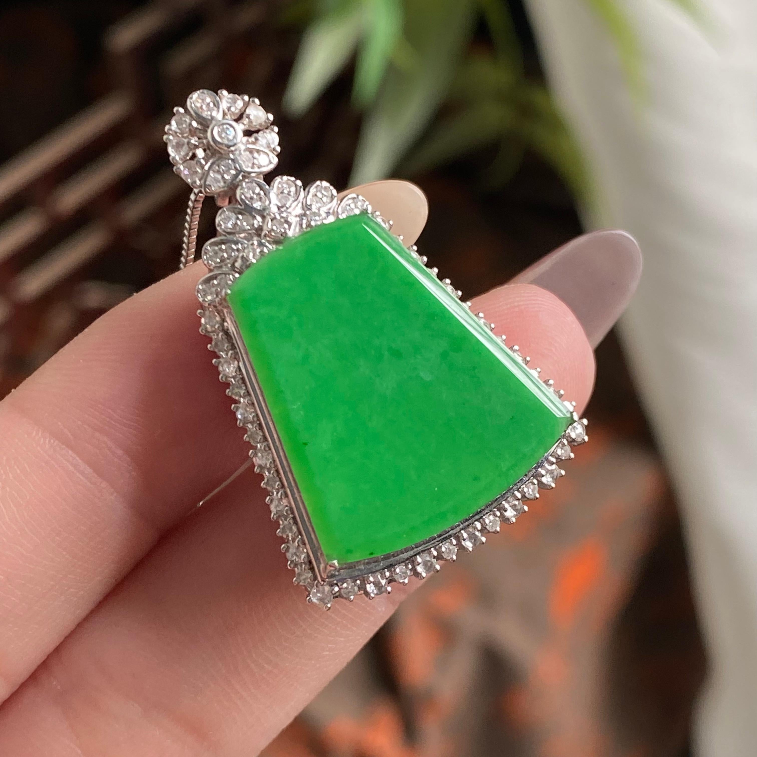 18k金钻镶冰种满绿无事牌吊坠（yc195123）