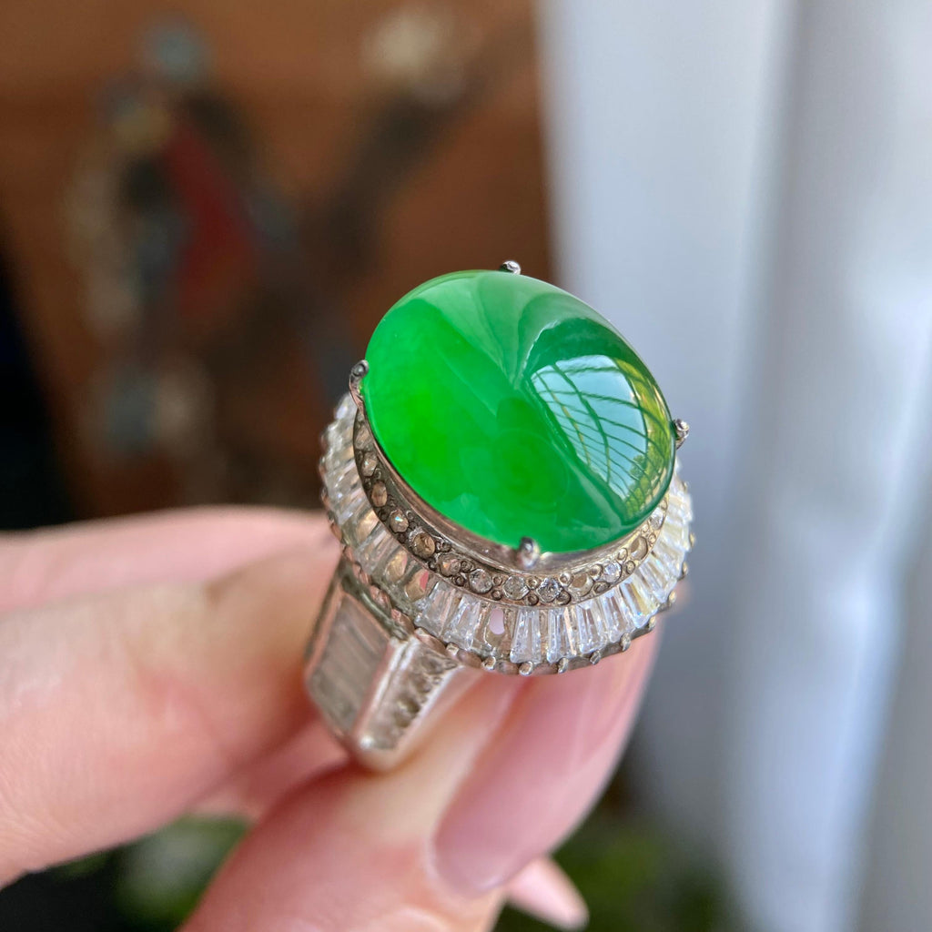 冰种阳绿鸽子蛋戒面裸石（yc234281）