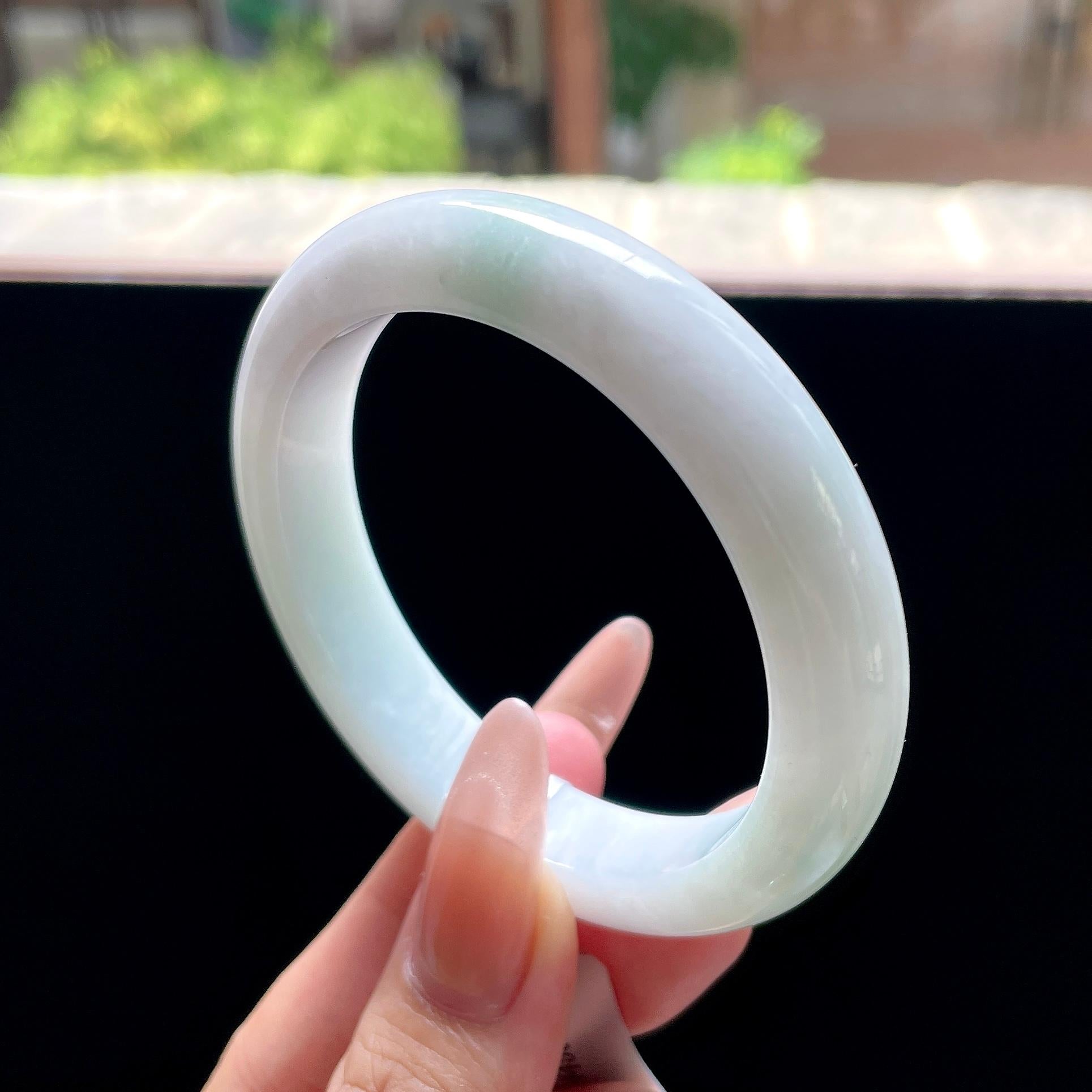 糯种带底色飘绿正圈平安镯 55圈 天然缅甸A货翡翠（yc522710）