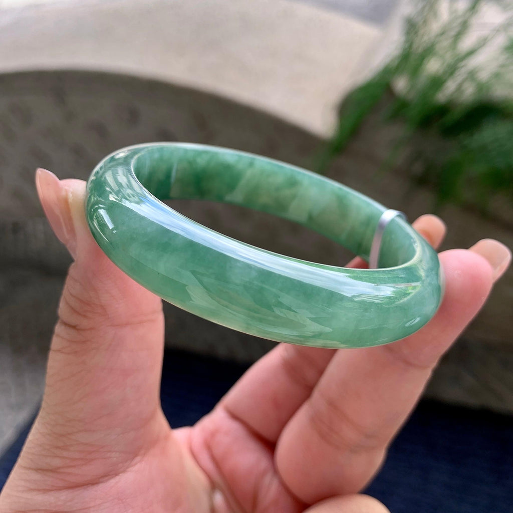 细糯种晴底飘花正圈平安镯 55圈口 天然缅甸A货翡翠（yc534494）