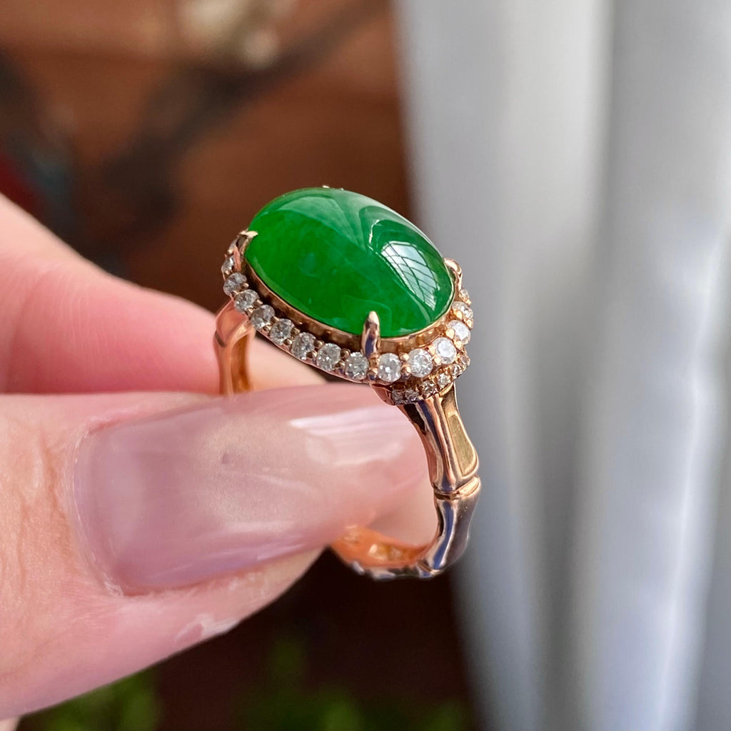 18k金钻镶细糯种阳绿椭圆蛋面戒指（yc235134）