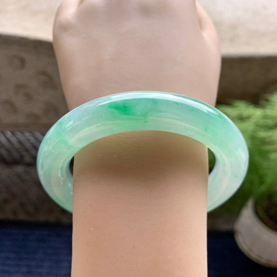 糯冰种飘绿圆条手镯（59.4mm）（yc096254）