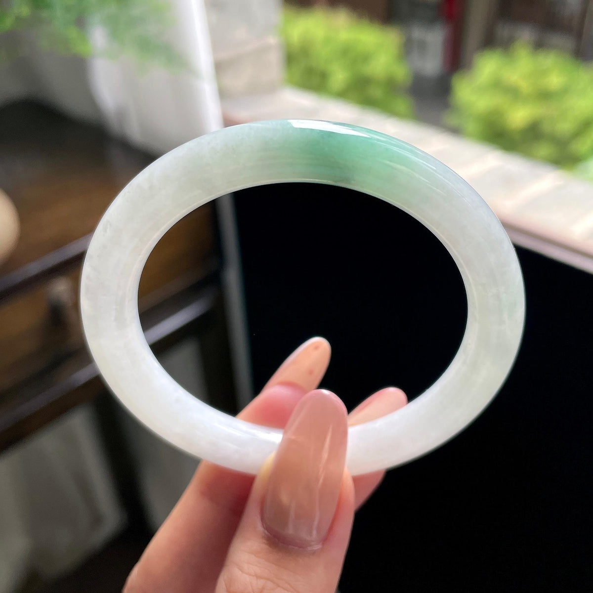 糯种翠绿白底青圆条美人条 54.2圈 天然缅甸A货翡翠（yc703249）