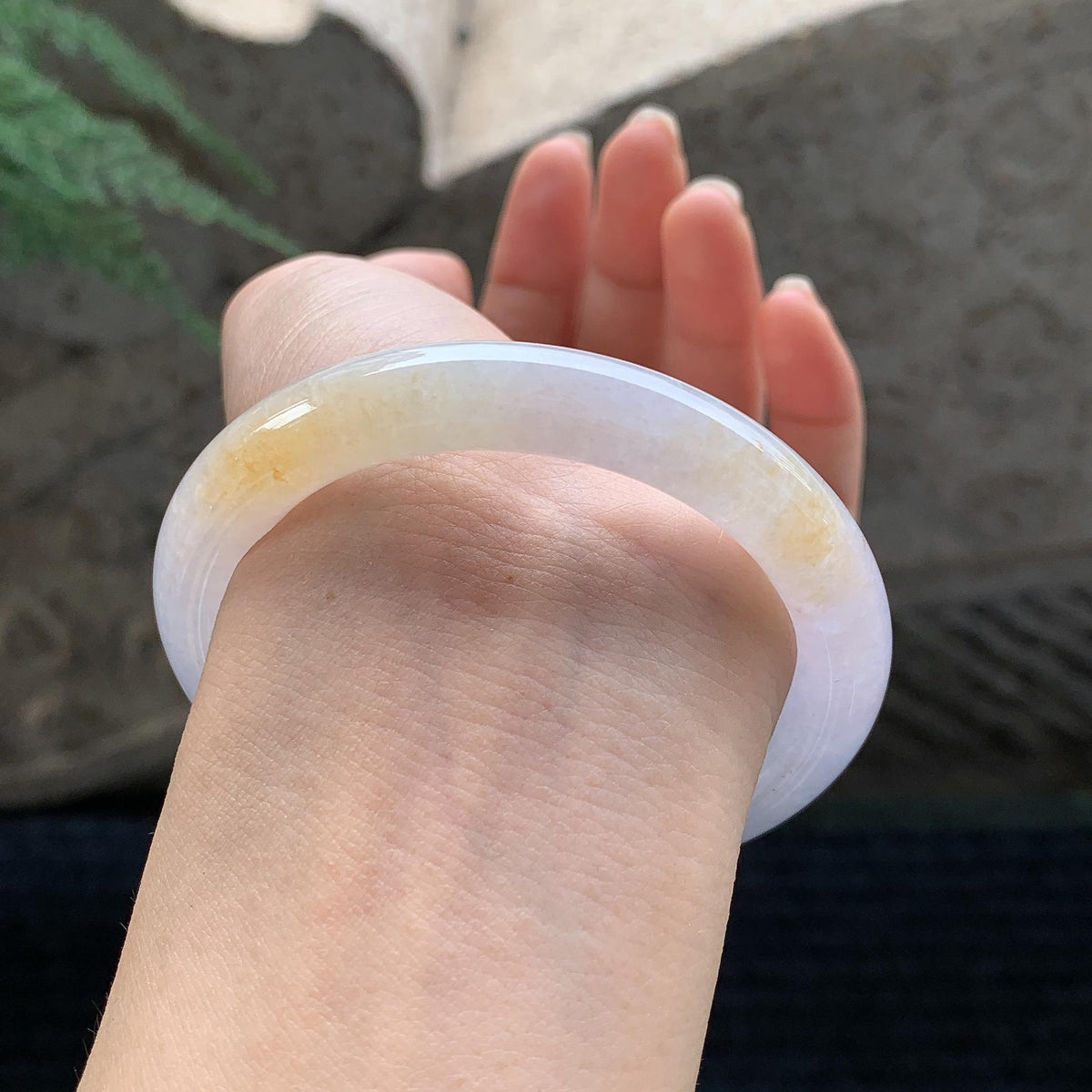 细糯种淡紫底飘黄翡圆条手镯 52.5圈 （yc694792）