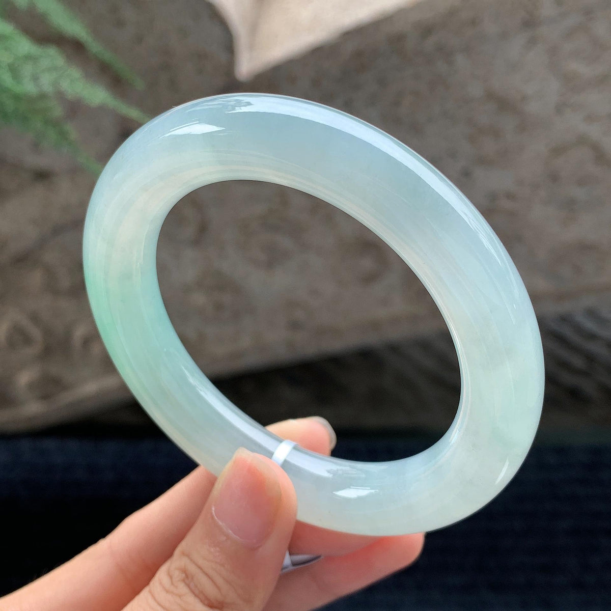 糯冰种晴水飘绿圆条手镯 56.5圈 天然A货缅甸翡翠（yc694794）