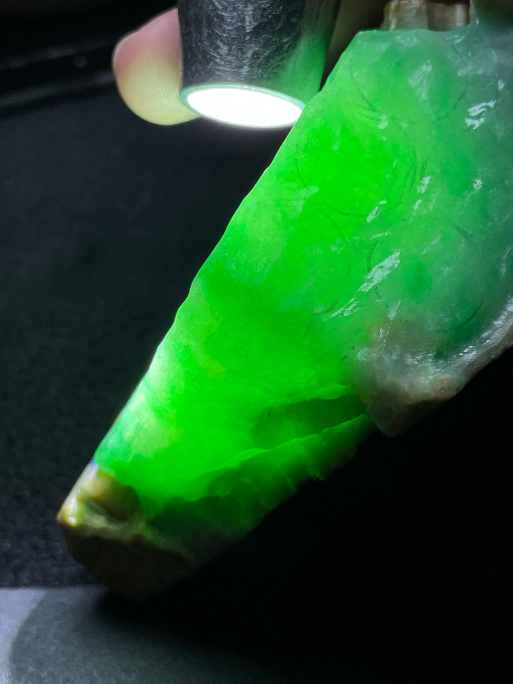 莫西沙开窗白底青手镯料（yc533455）