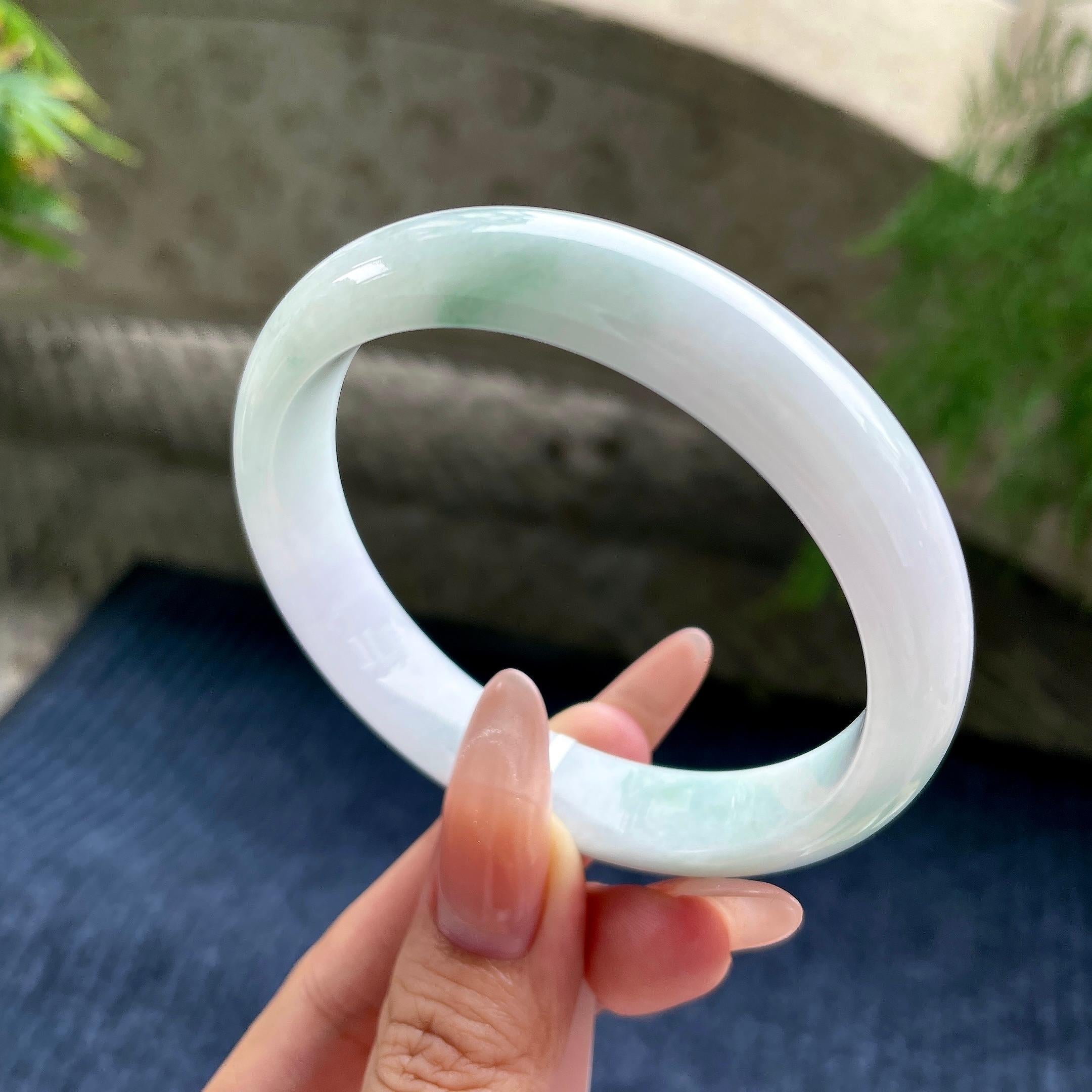 大圈口 细糯种带色飘绿正圈平安镯 59圈口 天然缅甸A货翡翠（yc530802）