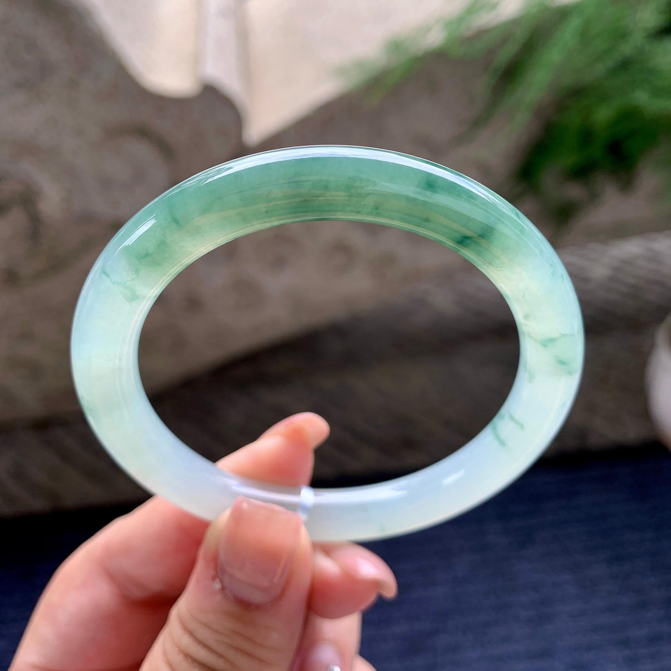糯冰种晴底飘绿花圆条手镯 54.7圈口 天然缅甸A货翡翠（yc536191）
