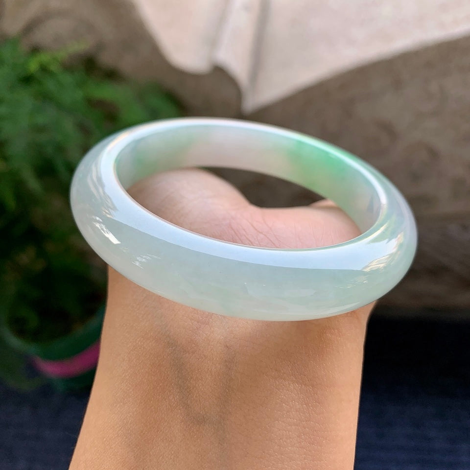 糯冰种飘绿花平安镯（56.7mm）（yc079668）