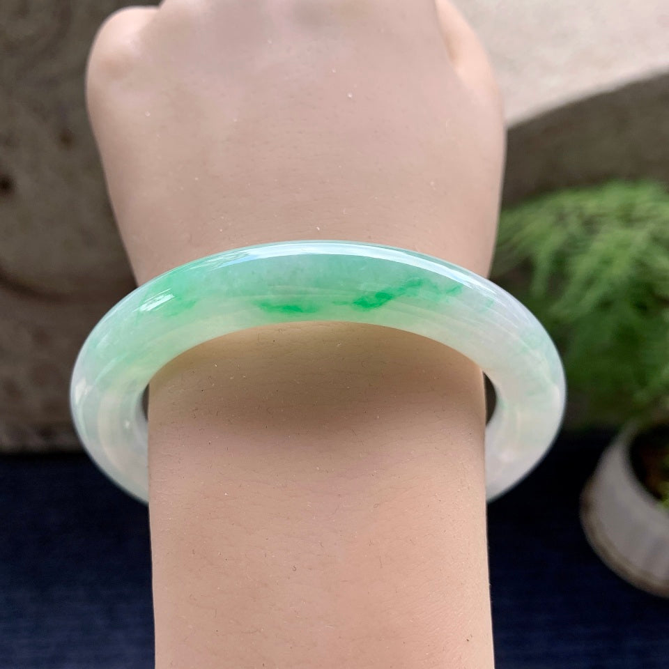 细糯种飘绿圆条手镯（57mm）（yc090547）