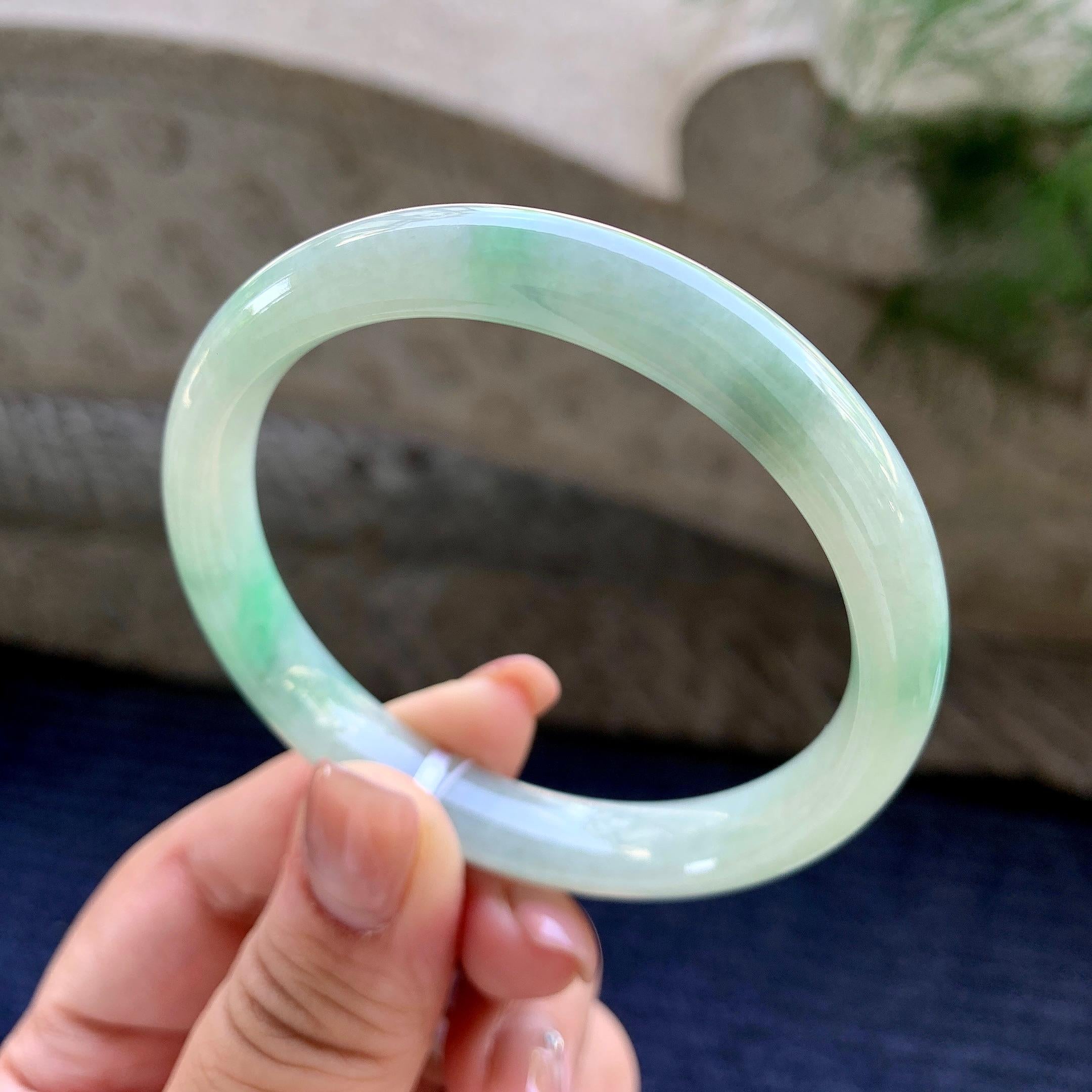 细糯种飘翠绿正圈平安镯 56圈口 天然缅甸A货翡翠（yc502583）