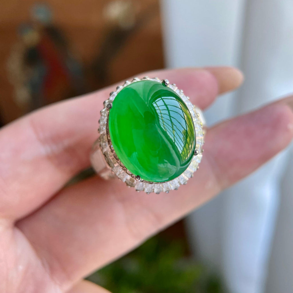 冰种阳绿鸽子蛋戒面裸石（yc234281）