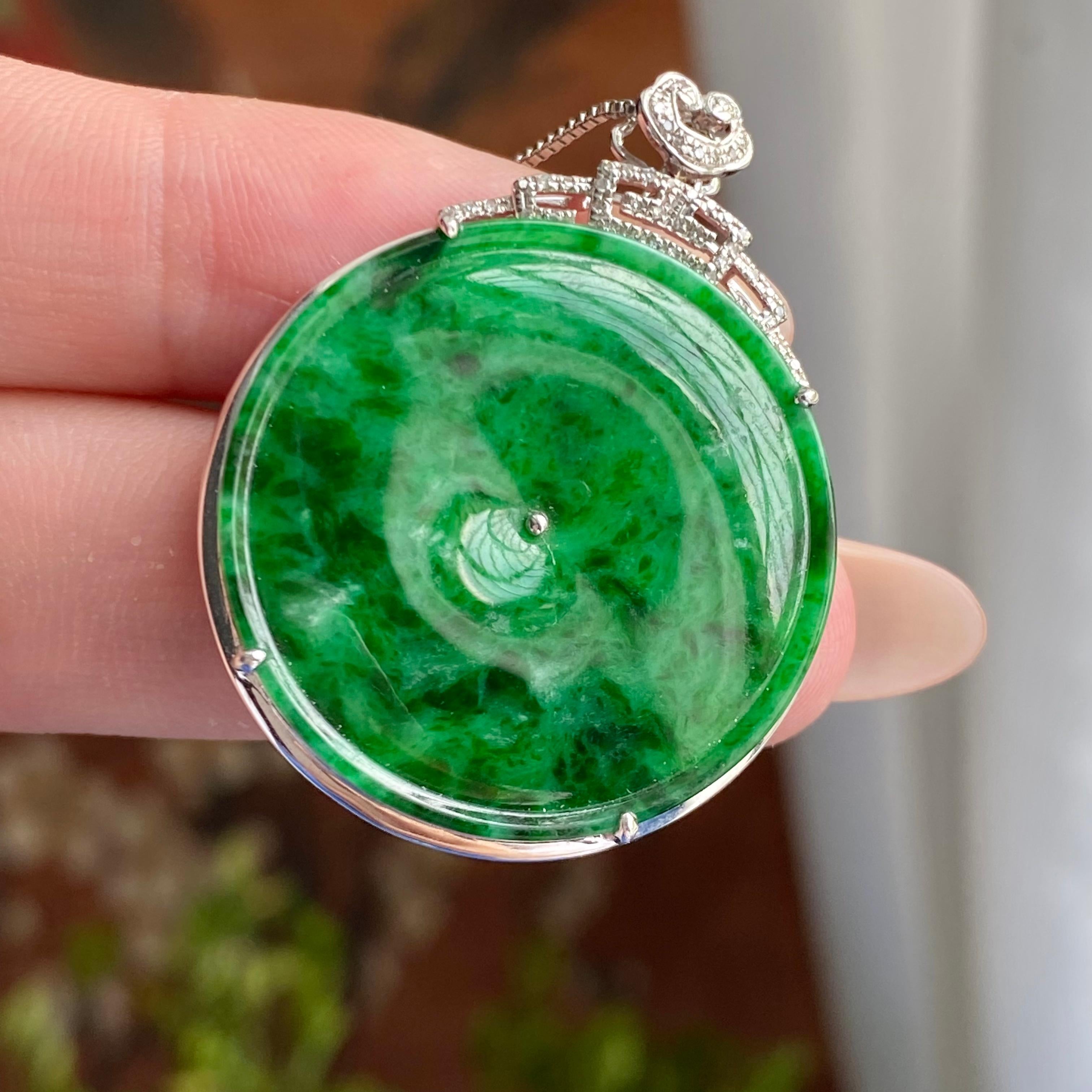 18k金钻镶细糯种阳绿圆牌吊坠（yc235108）