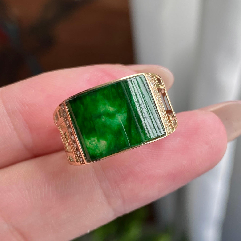 18k金钻镶细糯种辣阳绿方形戒指（yc235144）