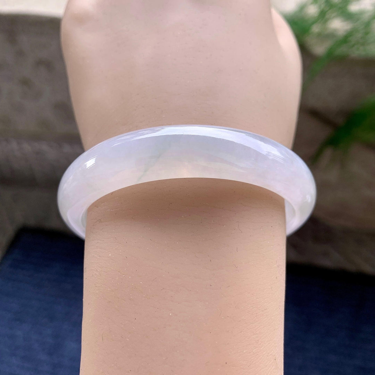 细糯种淡粉底贵妃手镯 54圈口 （yc693037）