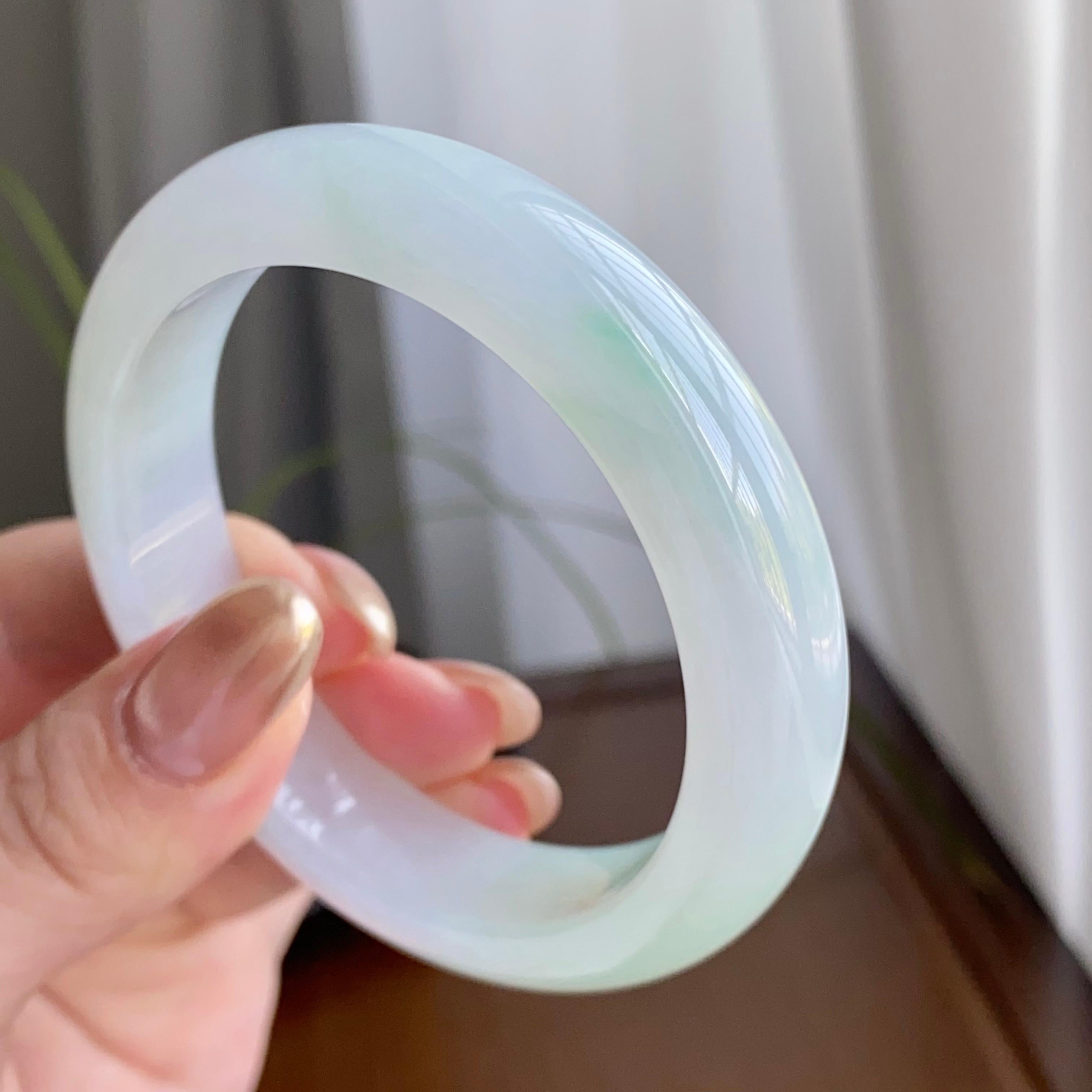 细糯种淡晴底飘金丝阳绿平安镯（55圈）（yc258187）