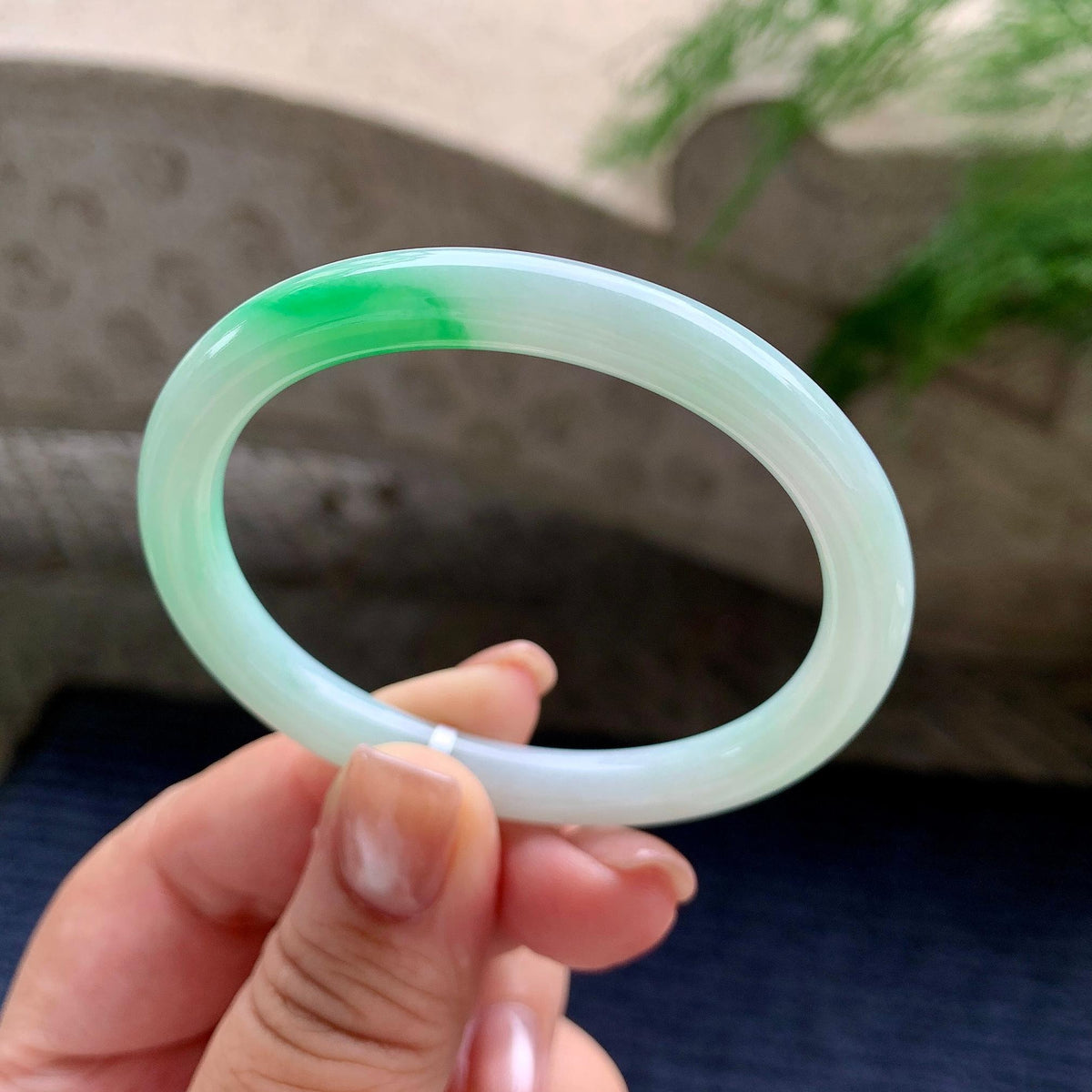 细糯种飘阳绿贵妃手镯 53.3圈口 天然缅甸A货翡翠（yc703285）