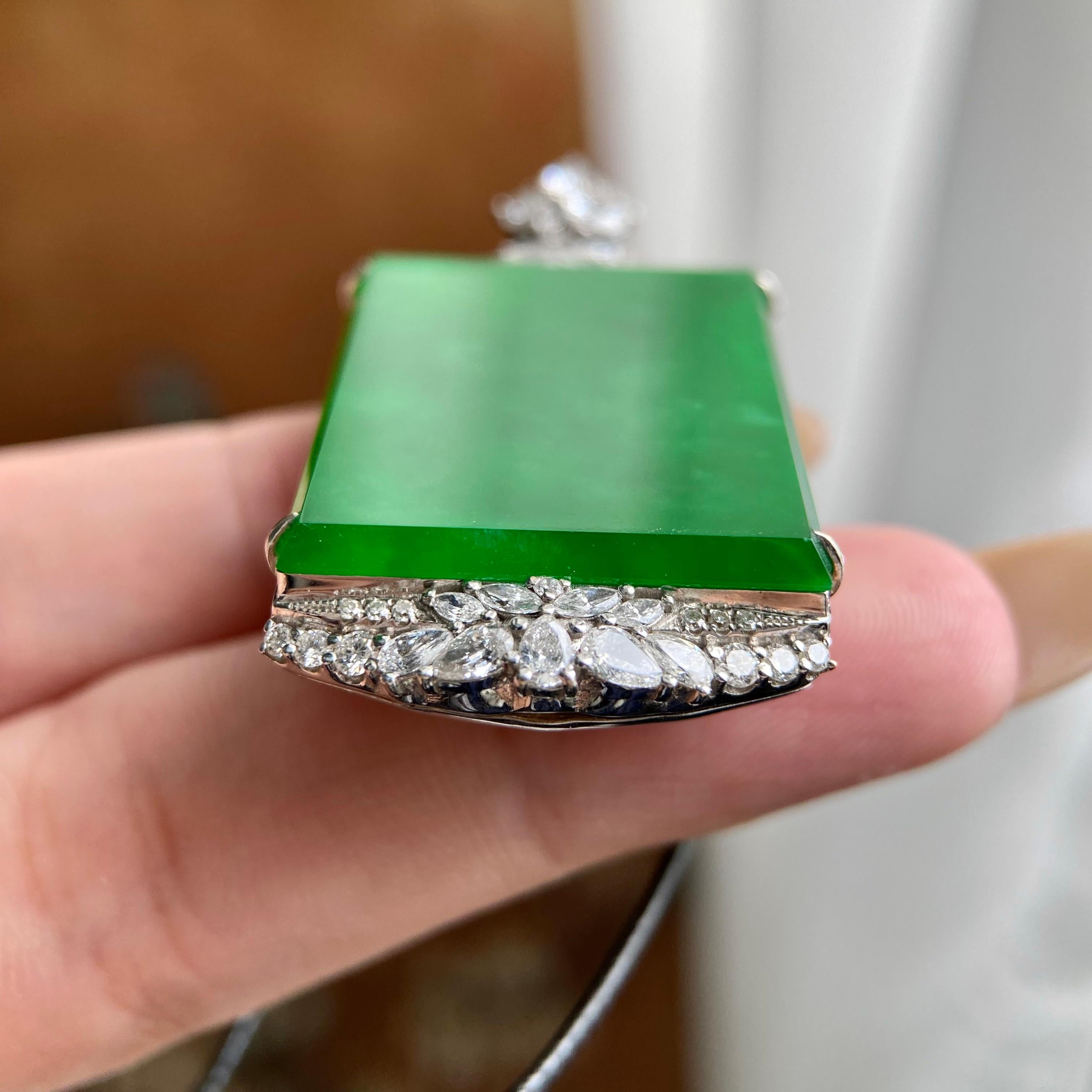 18k金钻镶冰种辣阳绿无事牌吊坠（yc224119）