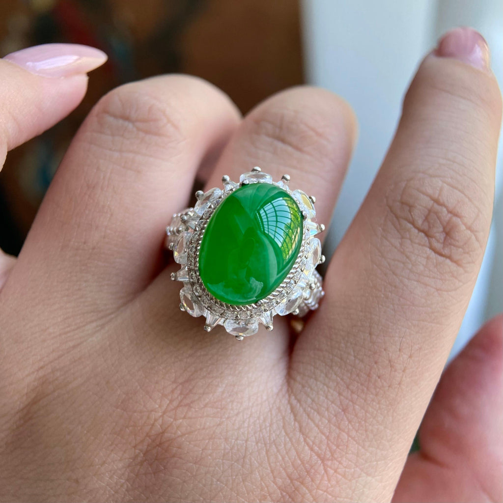 糯冰种阳绿椭圆戒面裸石（yc234217）