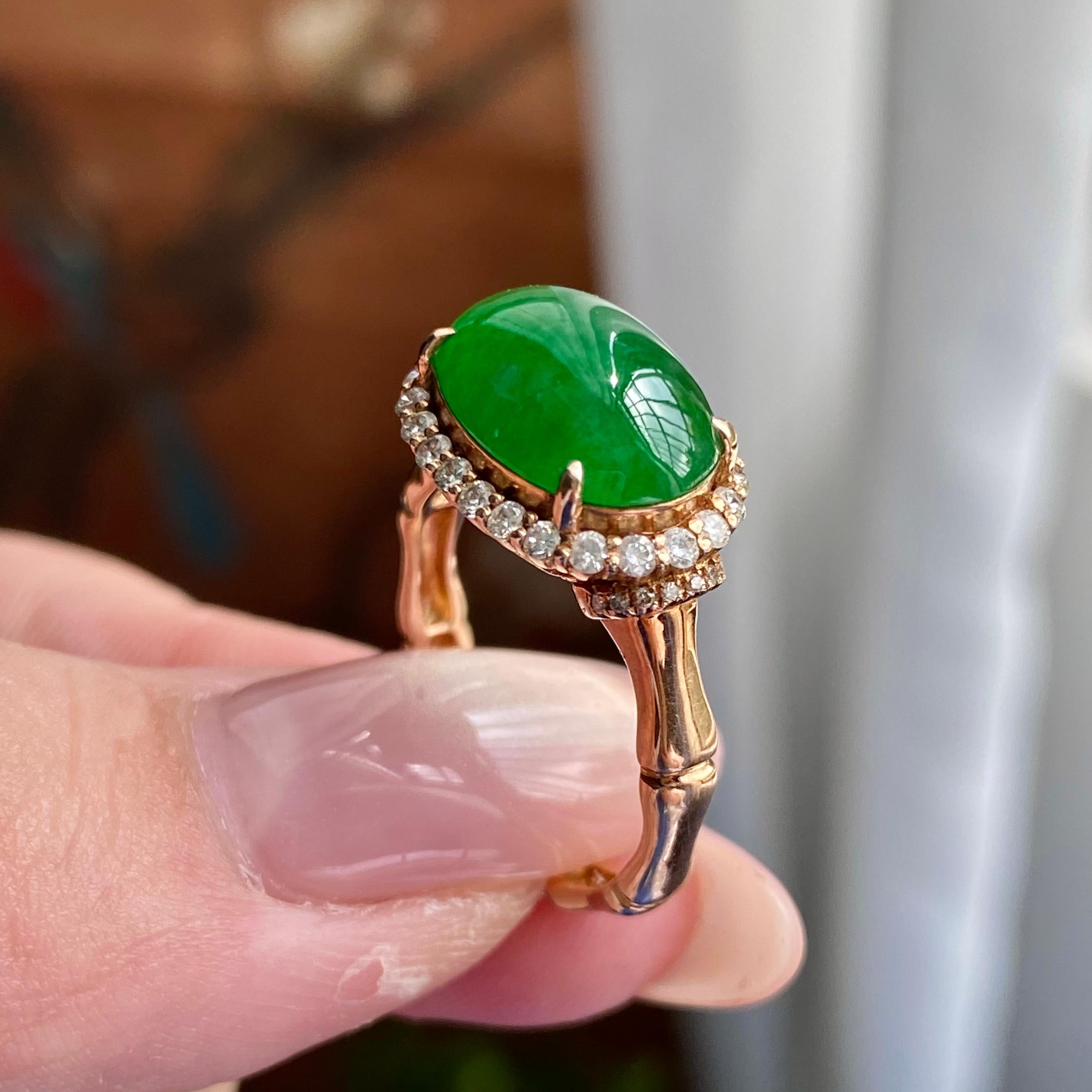 18k金钻镶细糯种阳绿椭圆蛋面戒指（yc235134）