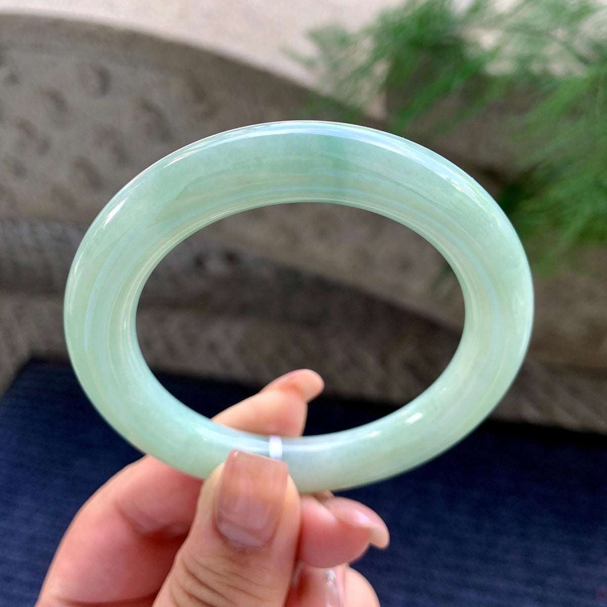 细糯种晴底飘蓝花圆条手镯 54圈口 （yc699428）