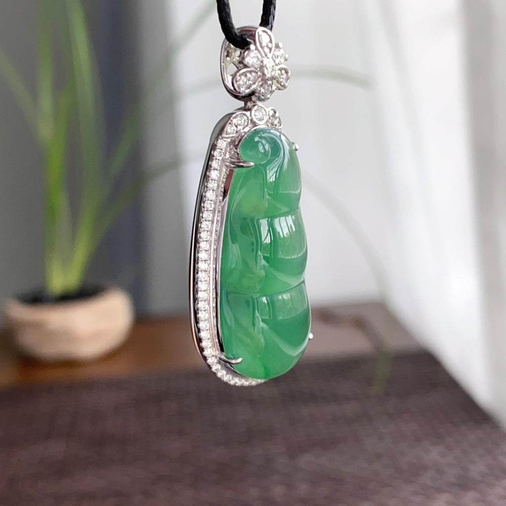 18k金钻镶冰种湖水绿福豆吊坠（yc250179）