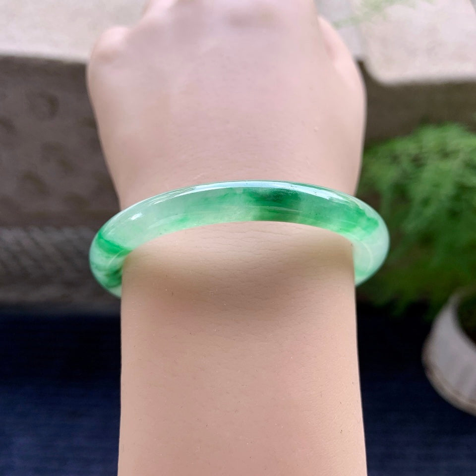 糯冰种飘绿圆条手镯（51mm）（yc117990）
