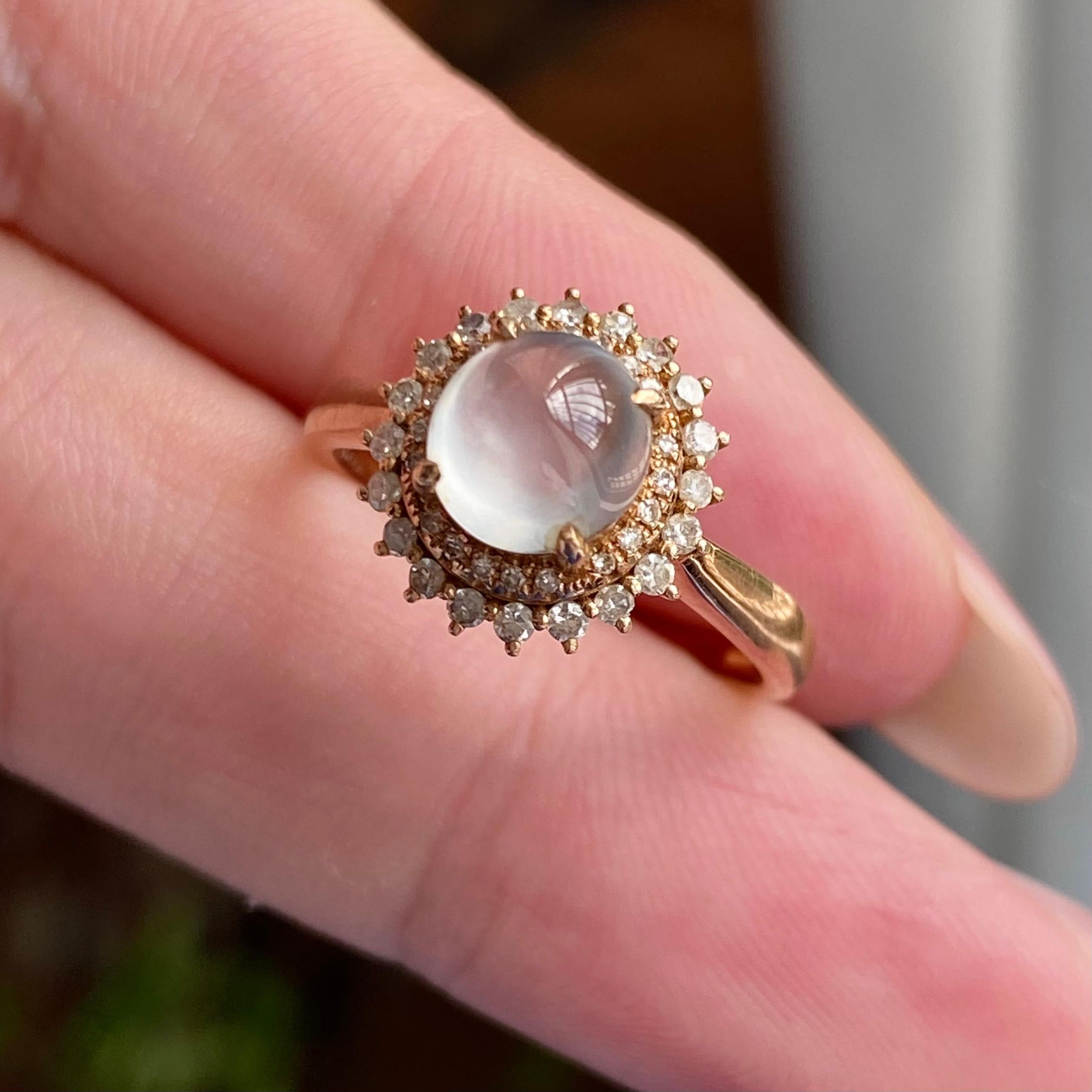 18k金钻镶冰玻种白月光蛋面戒指（yc235125）