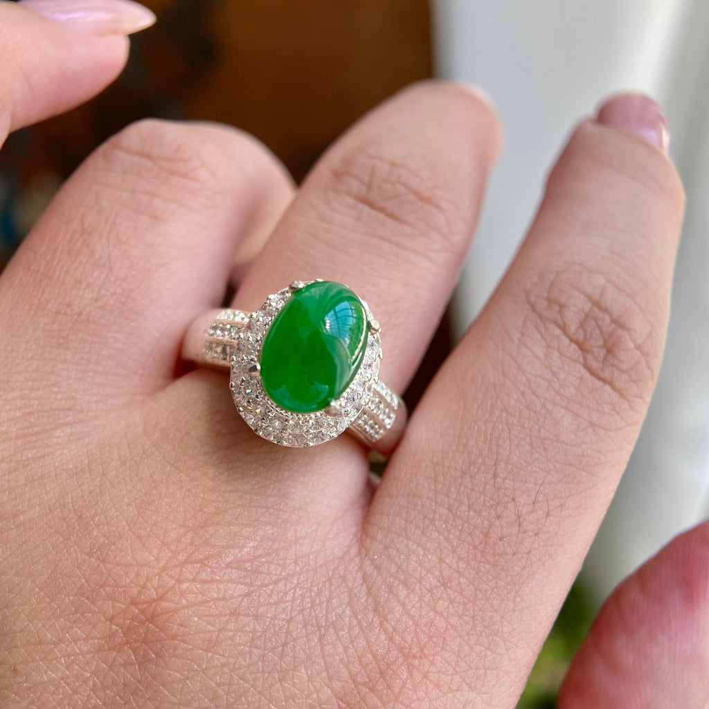 糯冰种辣阳绿椭圆戒面裸石（yc234487）