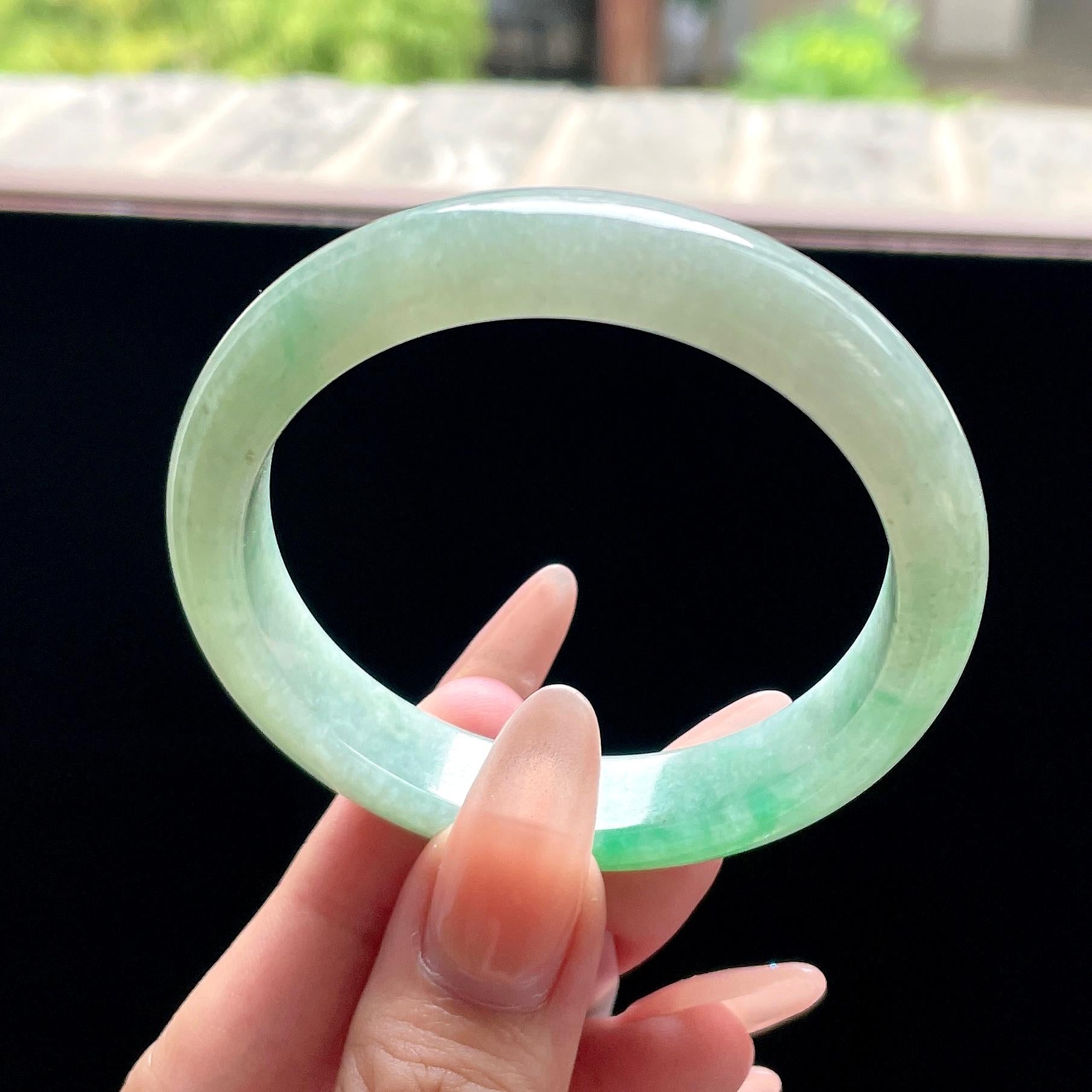 细糯种晴底飘绿正圈平安镯 53.5圈 天然缅甸A货翡翠（yc522695）