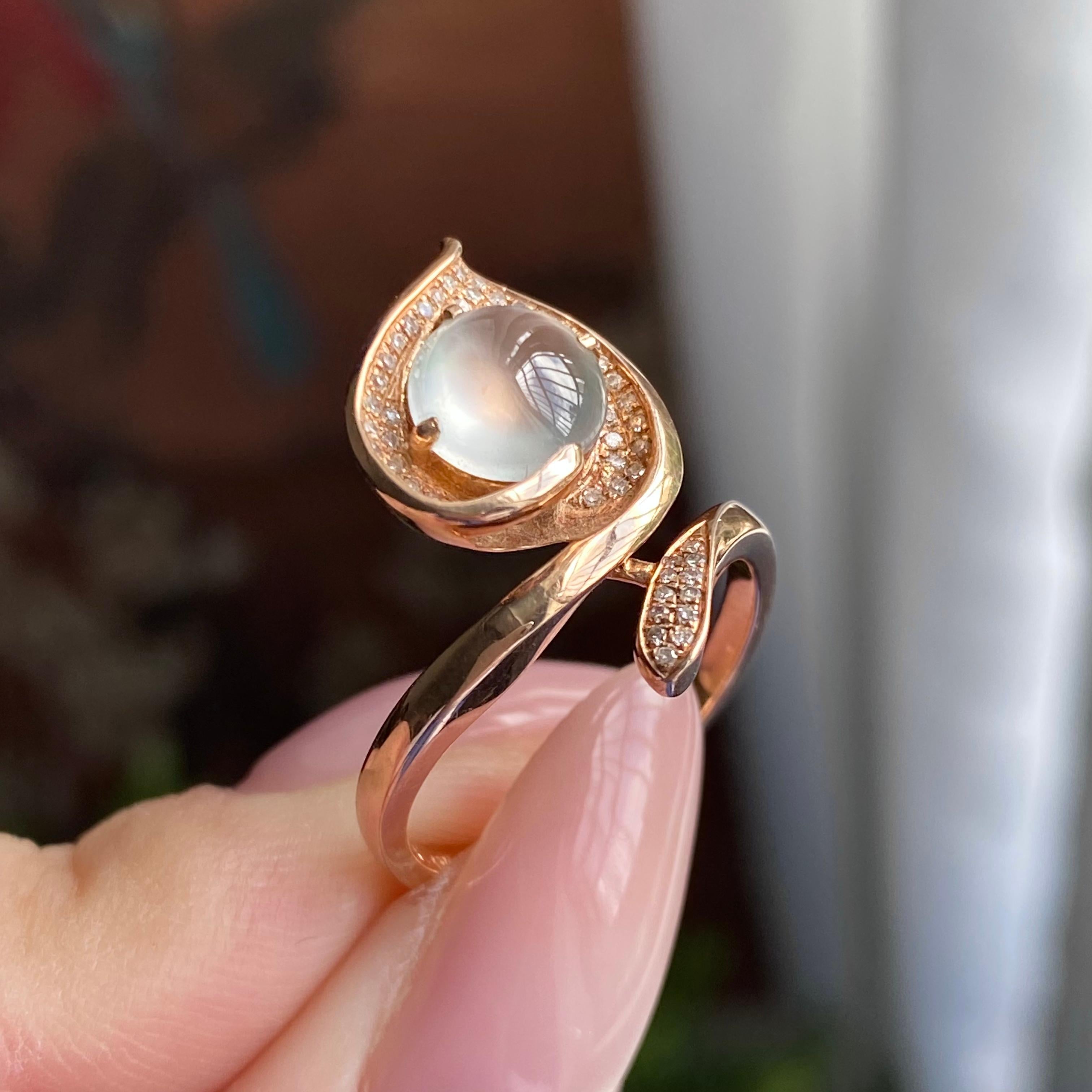 18k金钻镶冰玻种白月光蛋面戒指（yc235121）