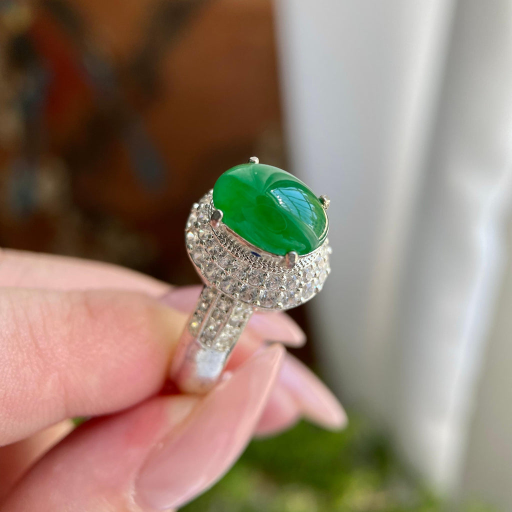 糯冰种辣阳绿椭圆戒面裸石（yc234487）