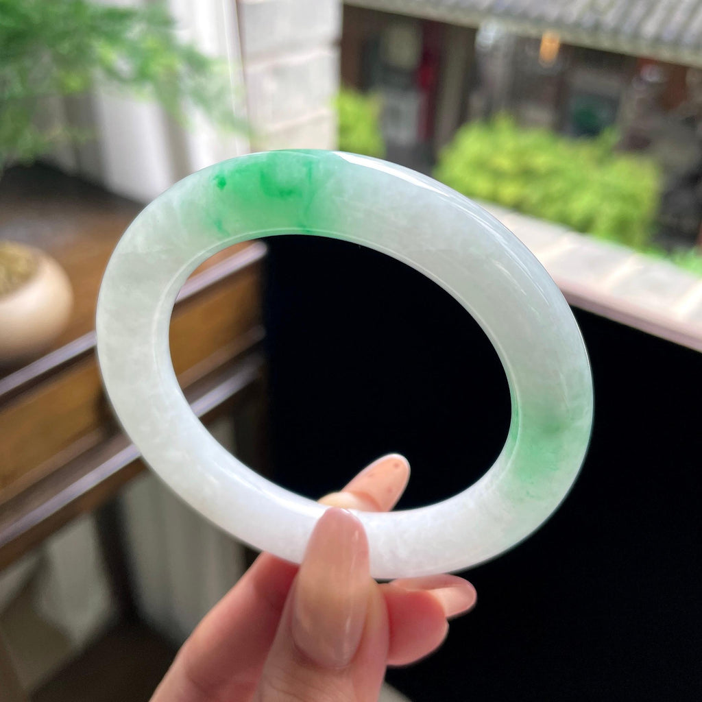 糯种阳绿白底青圆条 54圈 天然缅甸A货翡翠（yc696414）