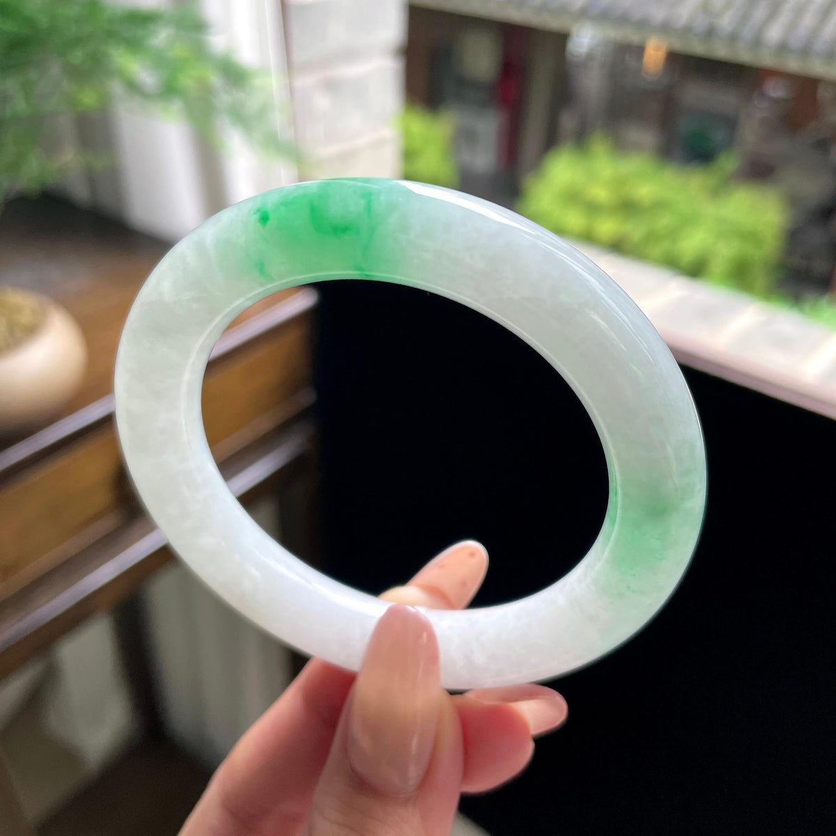 糯种阳绿白底青圆条 54圈 天然缅甸A货翡翠（yc696414）
