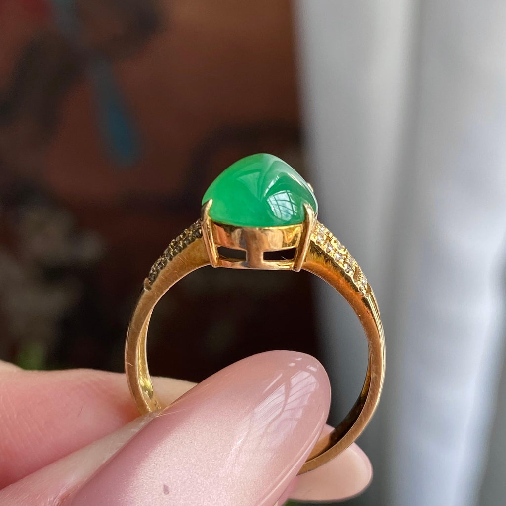 18k金钻镶冰种满绿椭圆蛋面戒指（yc235119）