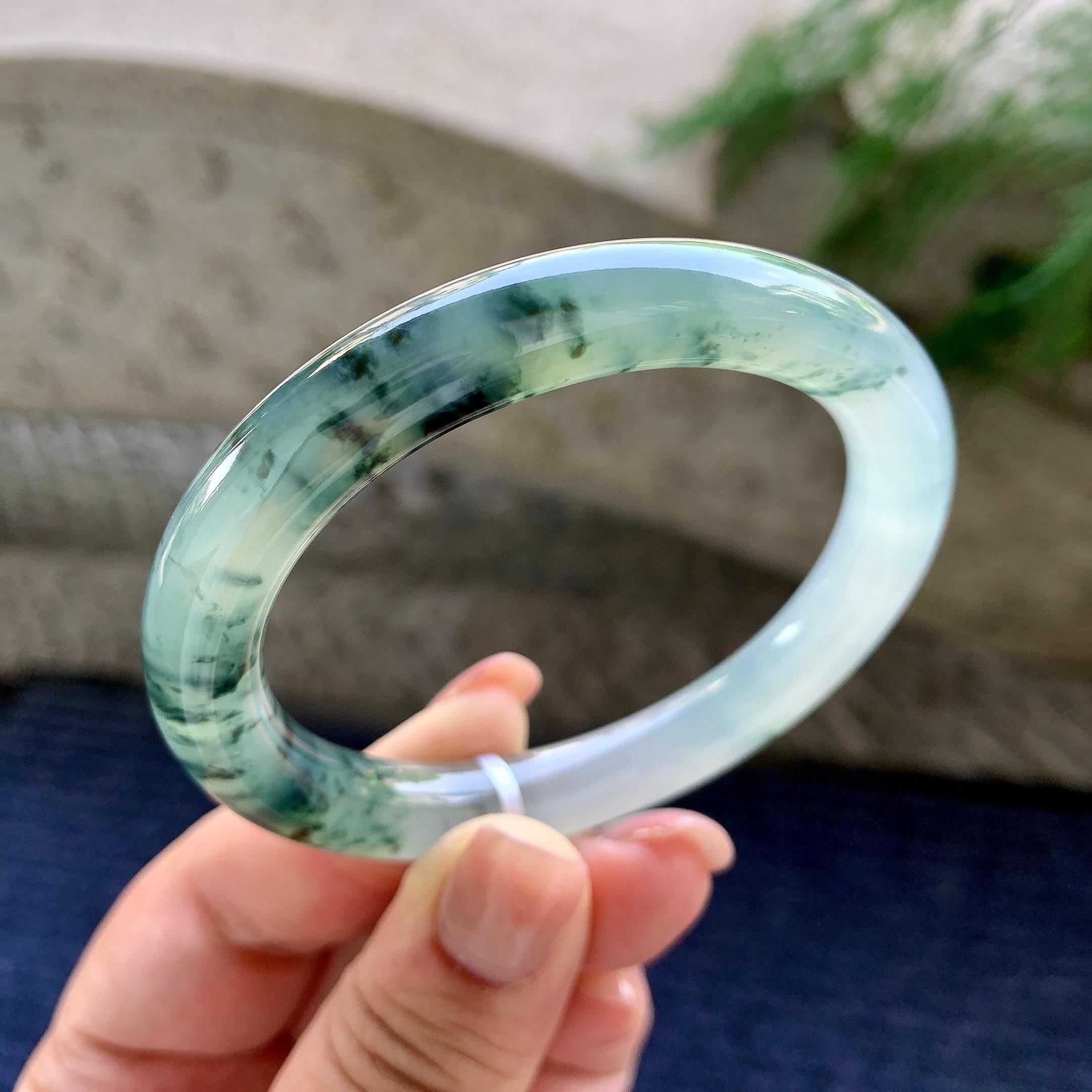 糯冰种飘蓝花贵妃手镯 55.5圈口 天然缅甸A货翡翠（yc498082）
