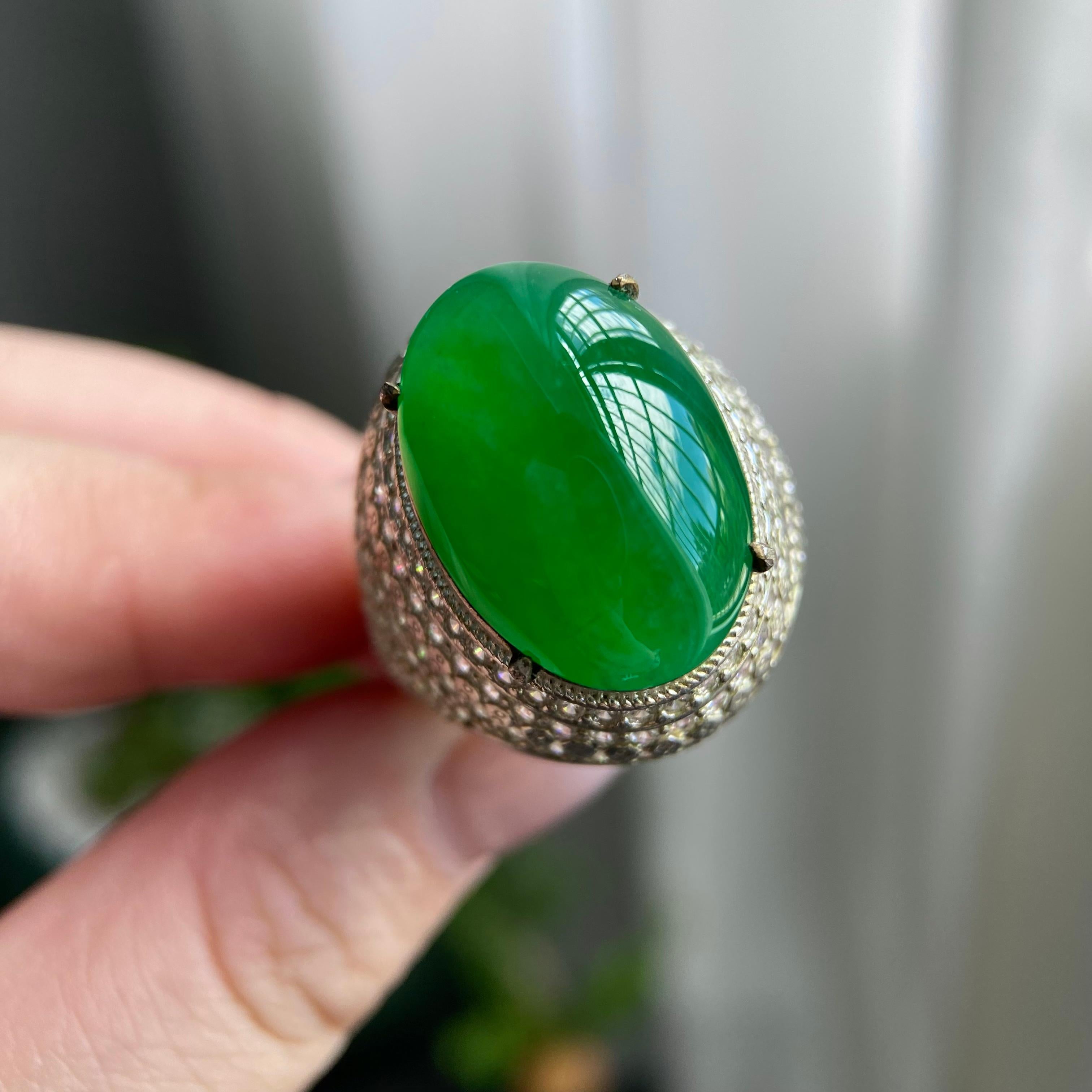 冰种阳绿鸽子蛋裸石（yc212891）